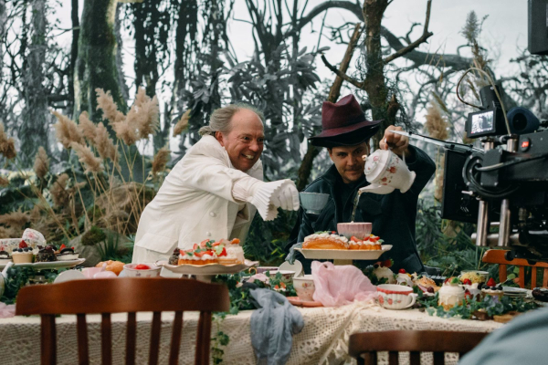 «Алиса в Стране чудес»: Время назад «Алиса в Стране чудес»: Время назад