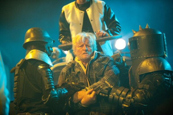 Кто это смотрит? За счет чего существуют трэшовые хорроры Кто это смотрит? За счет чего существуют трэшовые хорроры