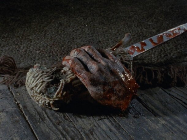 Кто это смотрит? За счет чего существуют трэшовые хорроры Кто это смотрит? За счет чего существуют трэшовые хорроры