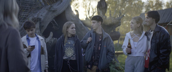 Умереть за лайк: каким получился российский слэшер «Мора» с Артемием Лебедевым Умереть за лайк: каким получился российский слэшер «Мора» с Артемием Лебедевым